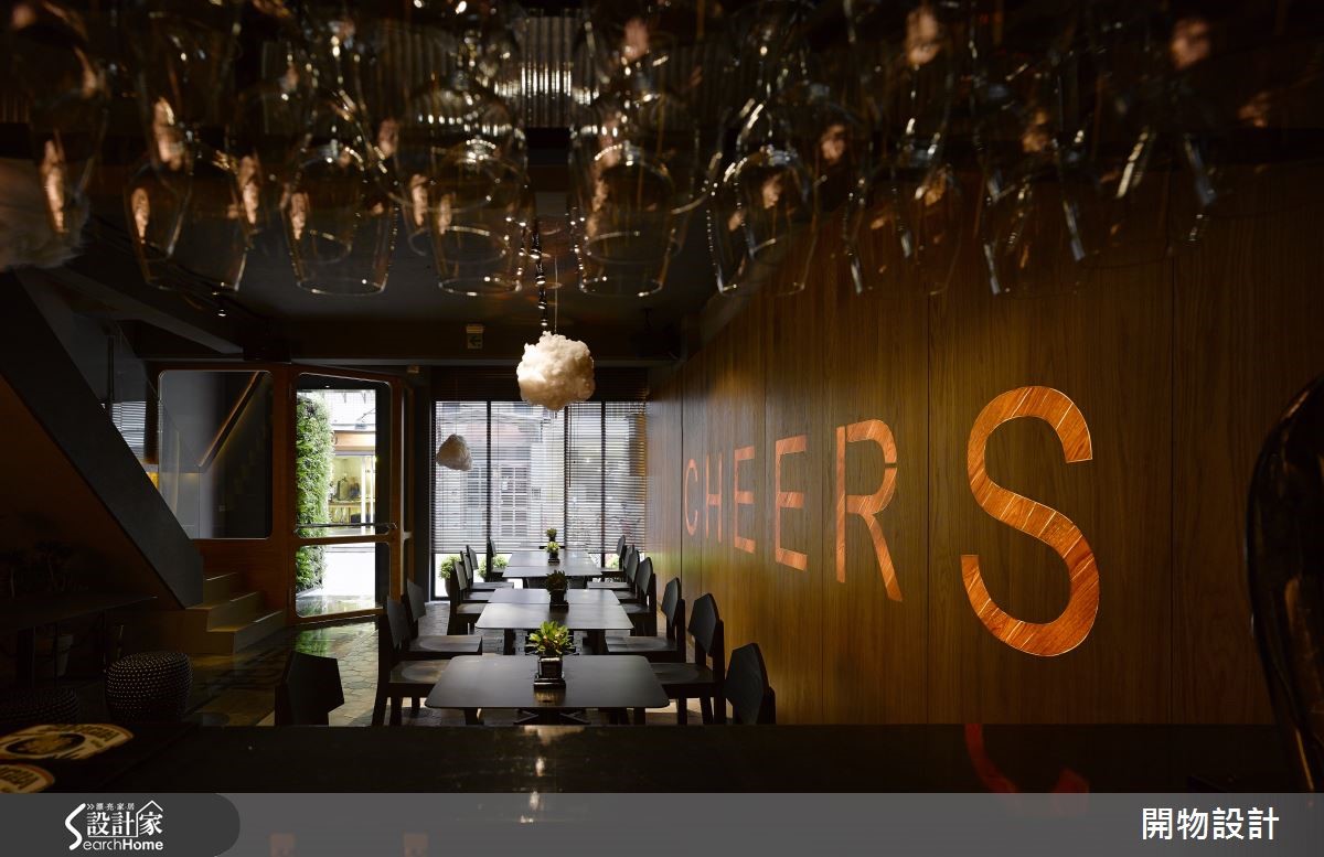 光影设计与艺品妆点，造小酒馆的多样风情